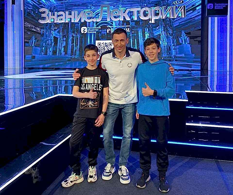 Спортсмены и тренеры отделения «Битца» встретились с Олимпийским чемпионом в марафоне, серебряным призером в эстафете зимних Олимпийских игр 2014 года Александром Легковым.